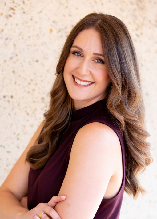 Headshot Raquel CROP