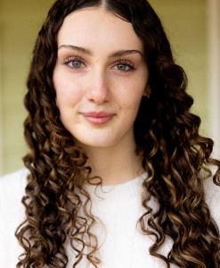 Isabella HEADSHOT