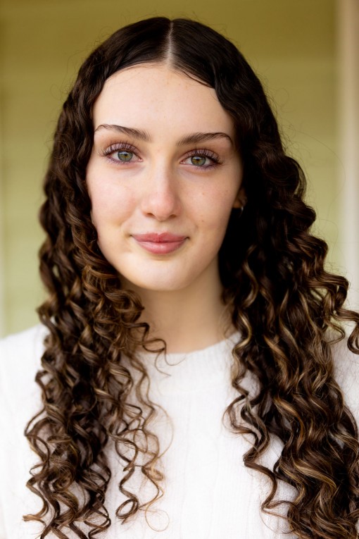 Isabella HEADSHOT